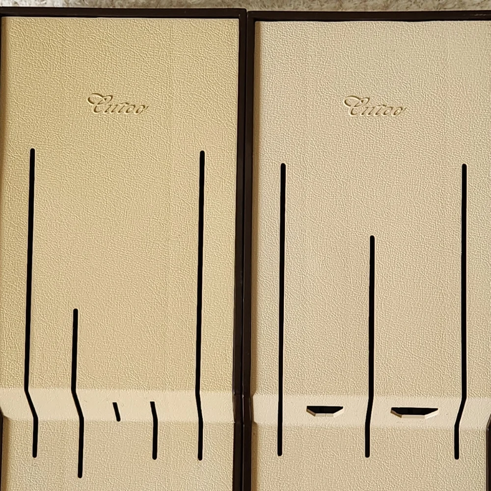 CUTCO 2 KNIFE SETS WALL HOLDER
